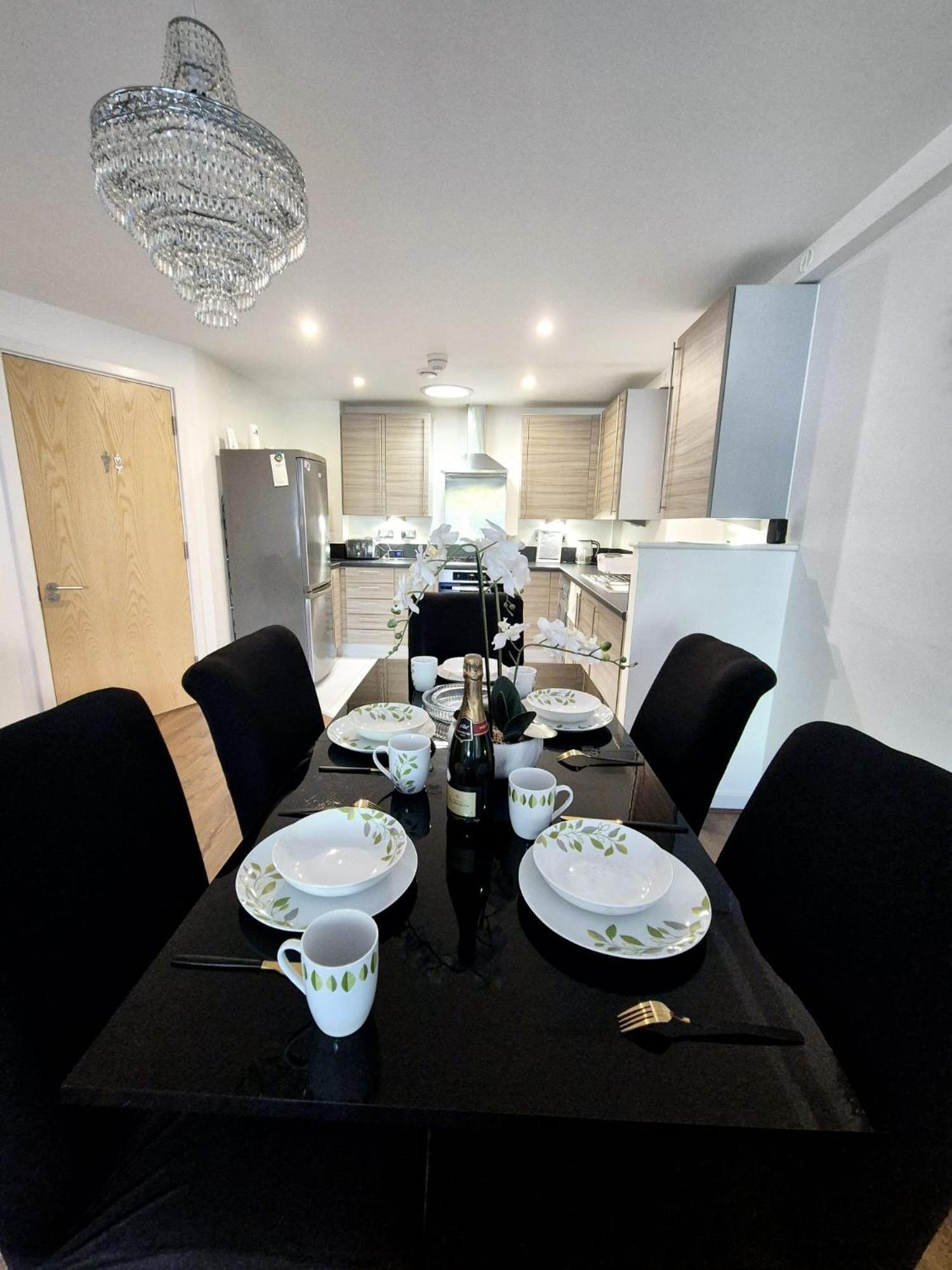 Explore London: 2 Bedroom House In Wood Green Exterior foto